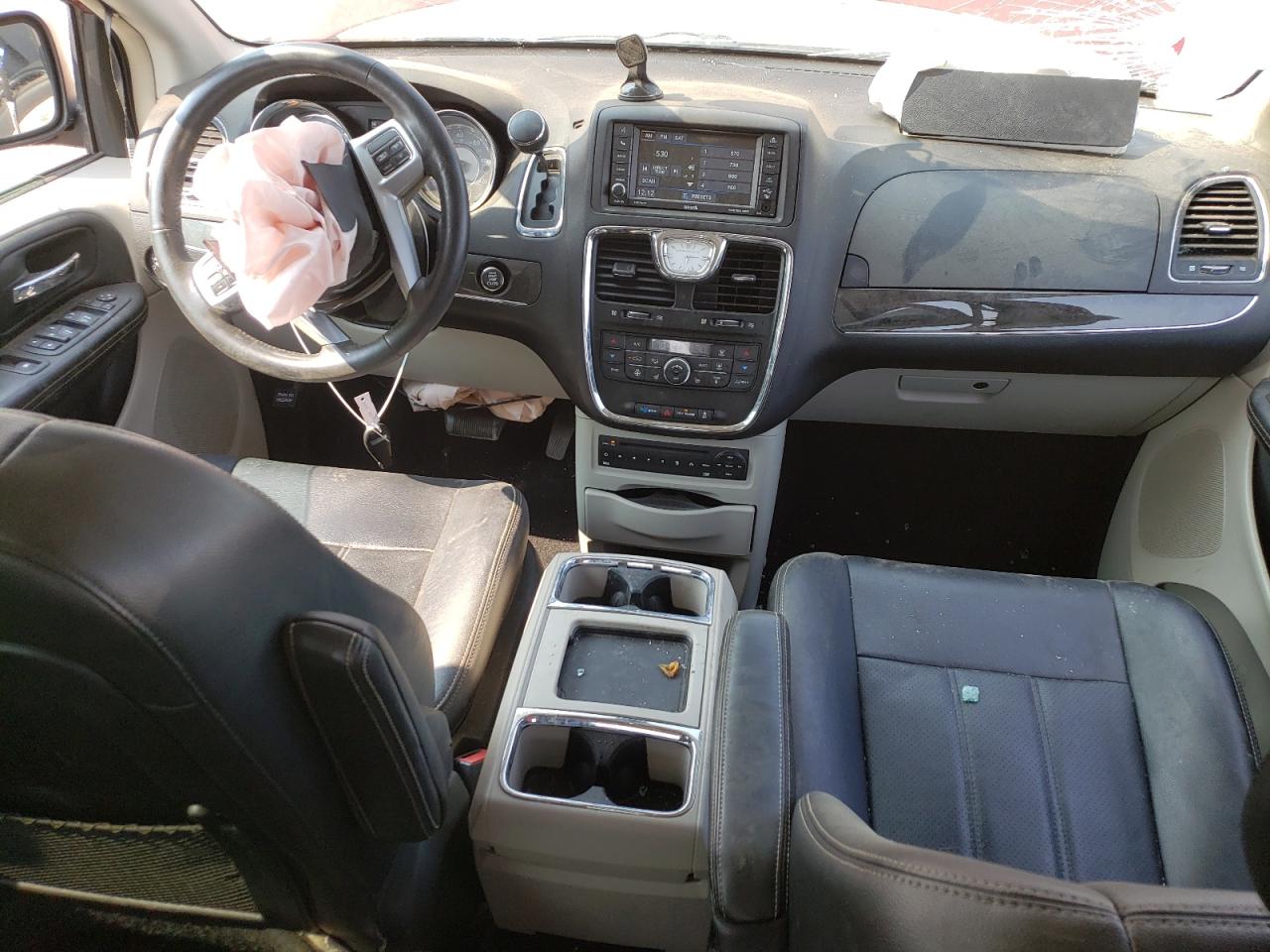 Chrysler Minivan Touring L Image 3