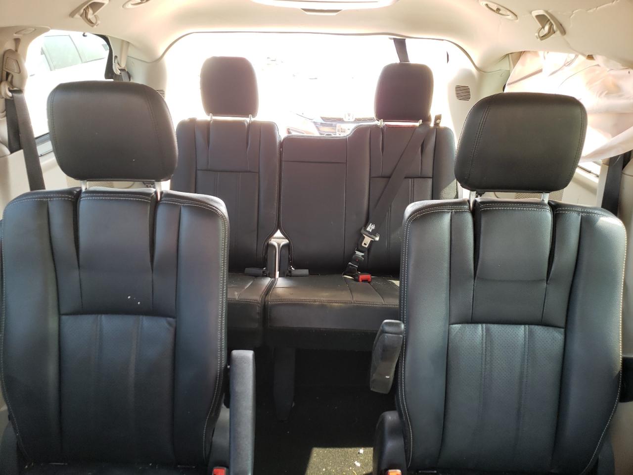 Chrysler Minivan Touring L Image 8