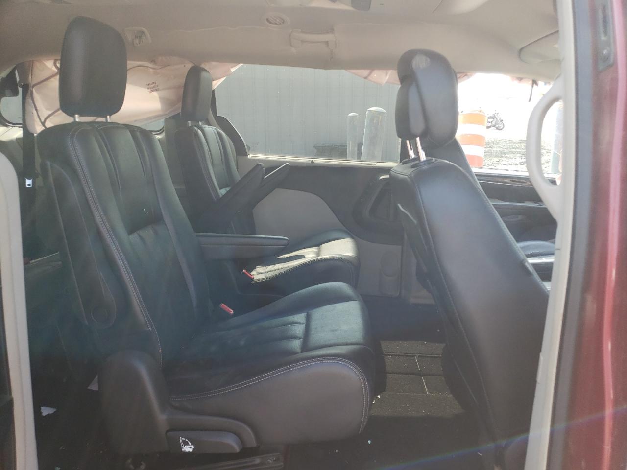 Chrysler Minivan Touring L Image 12