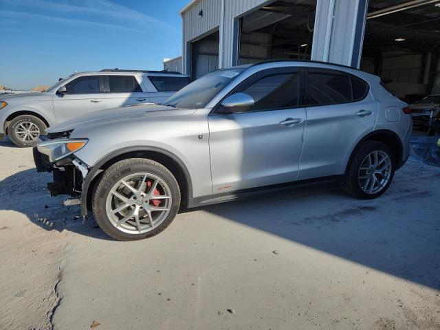  Salvage Alfa Romeo Stelvio