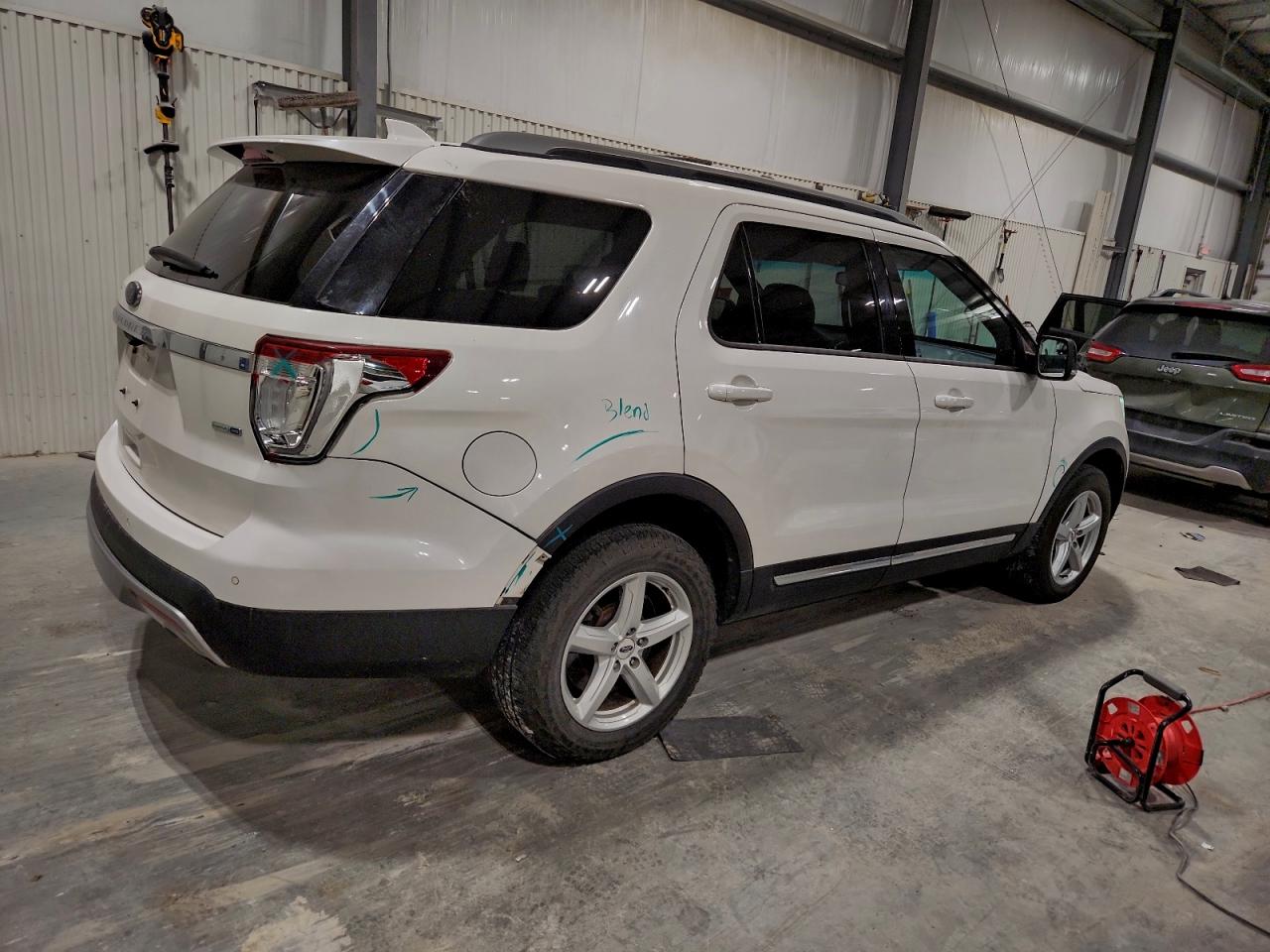 Ford Explorer Xlt Image 6