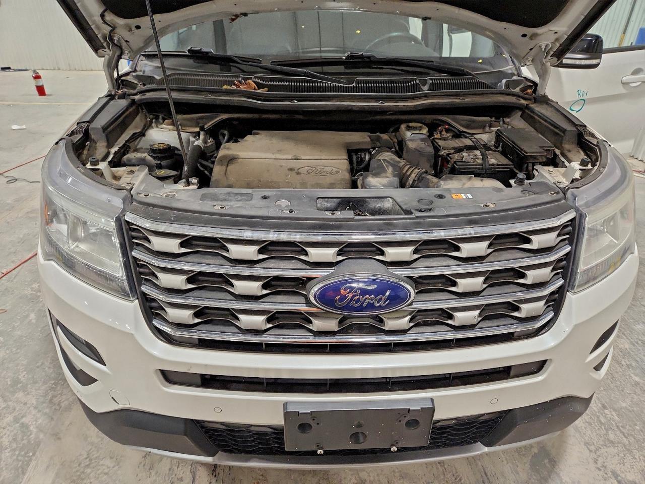 Ford Explorer Xlt Image 12