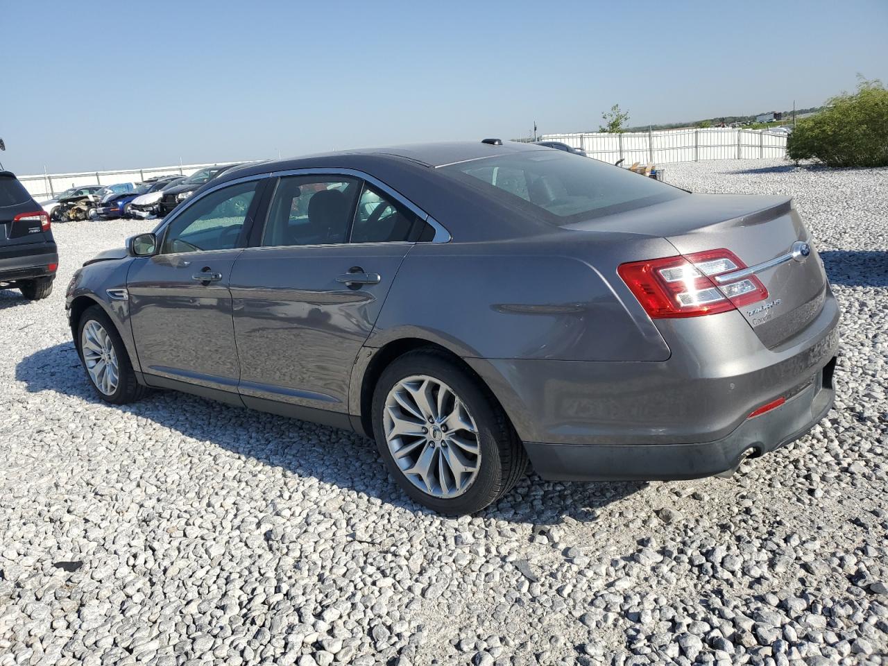 Ford Taurus Limited Image 4