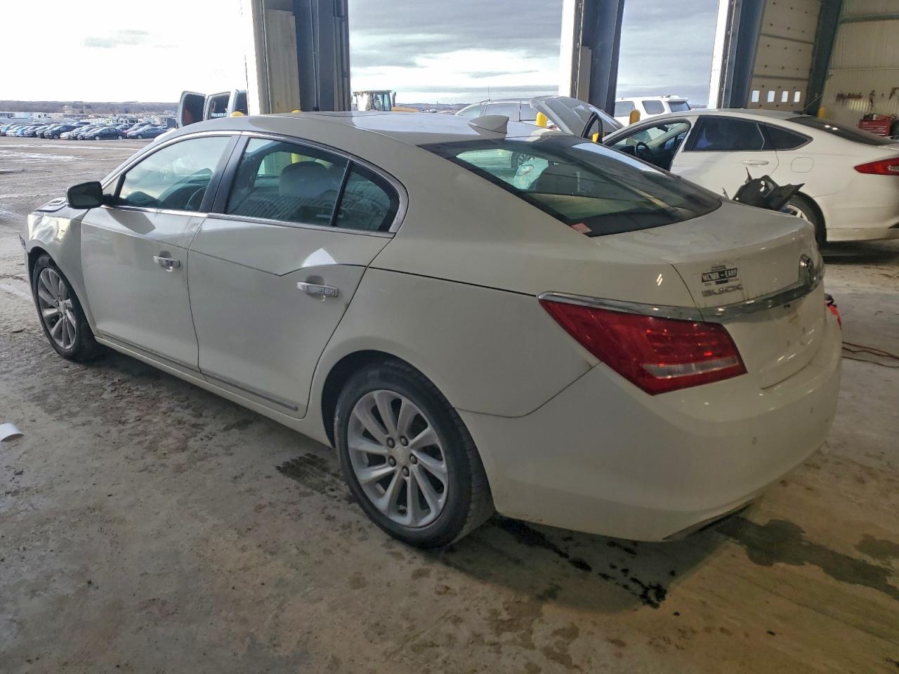 Buick LaCrosse Image 6