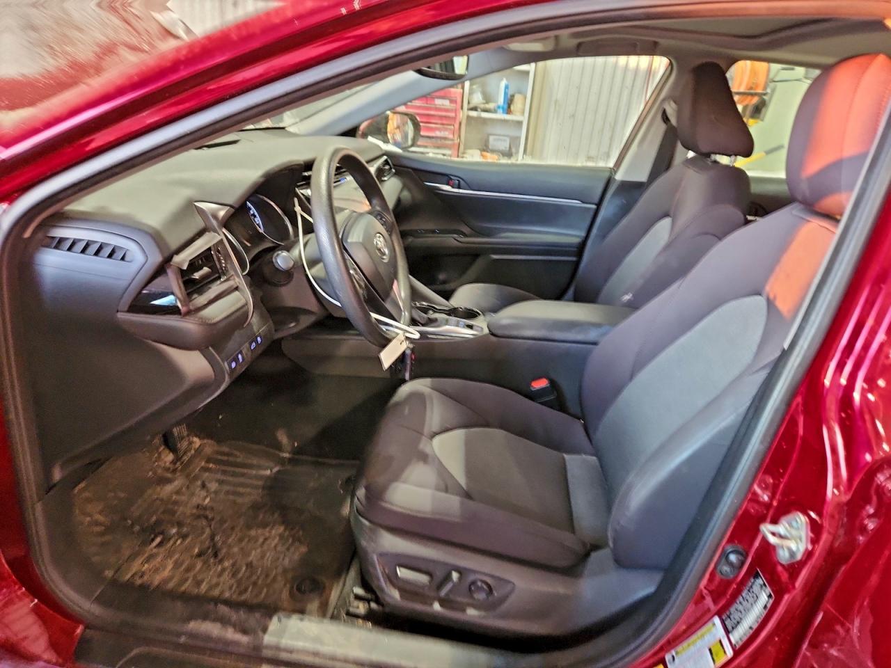 Toyota Camry Le Image 13