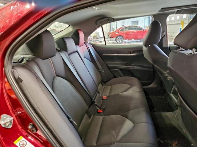 Toyota Camry Le Image 8