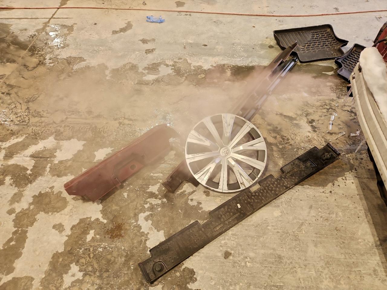 Toyota Camry Le Image 2