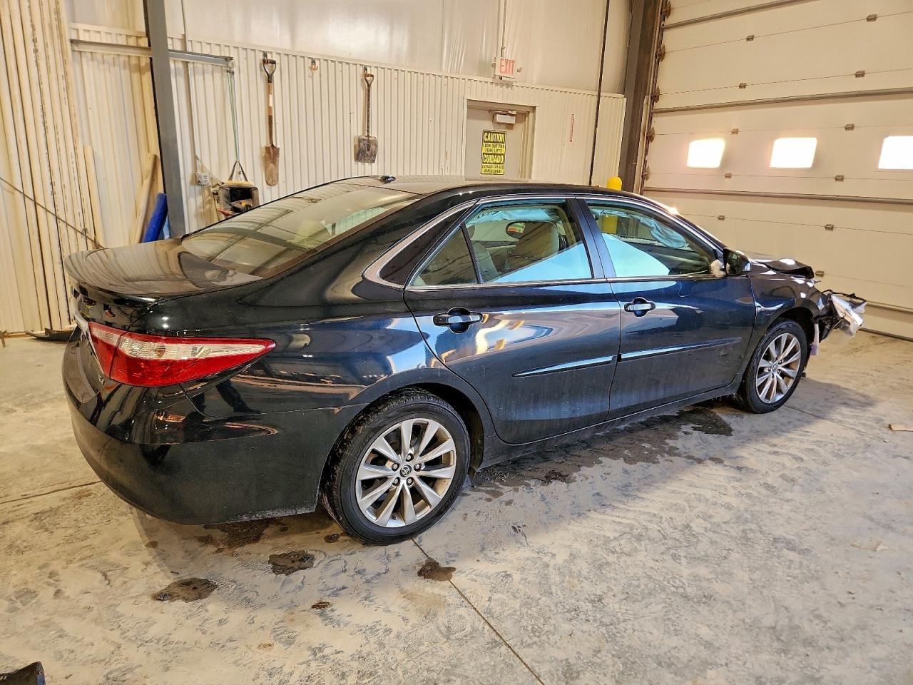 Toyota Camry Le Image 2