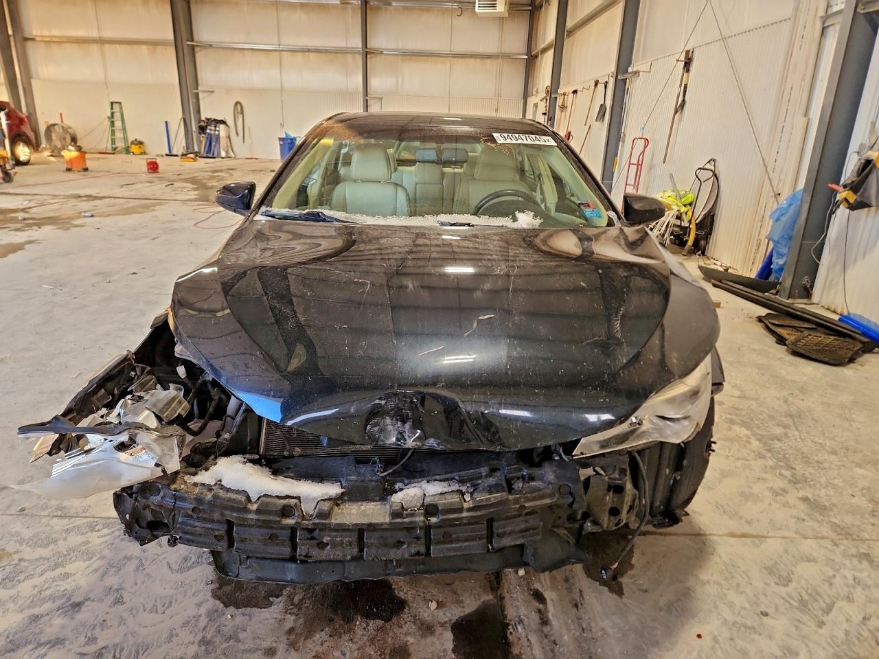 Toyota Camry Le Image 9