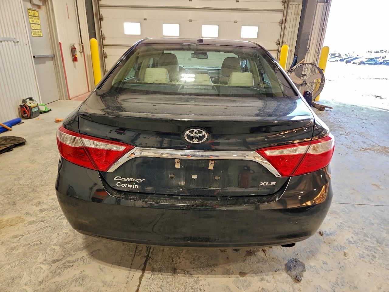 Toyota Camry Le Image 10