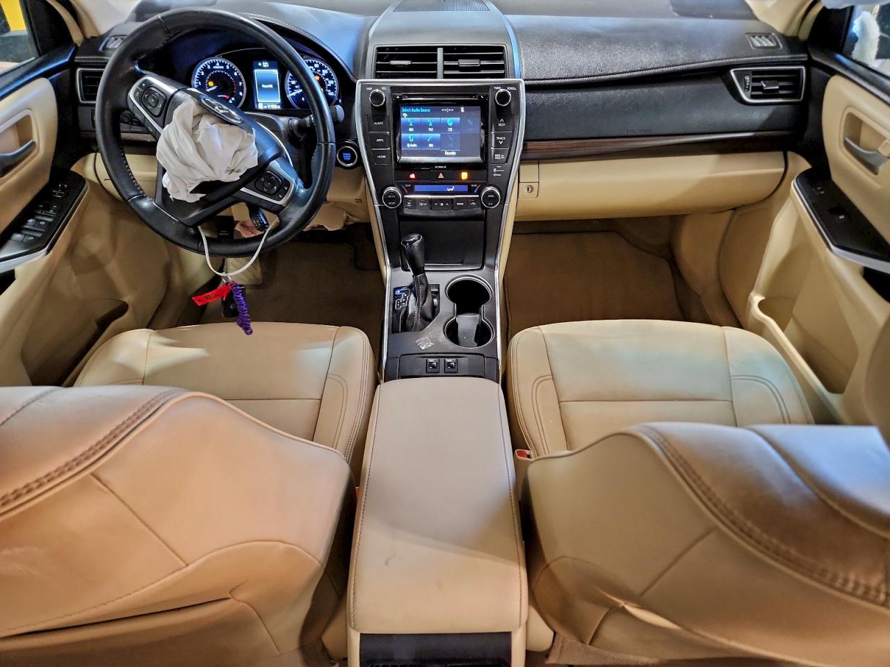 Toyota Camry Le Image 7