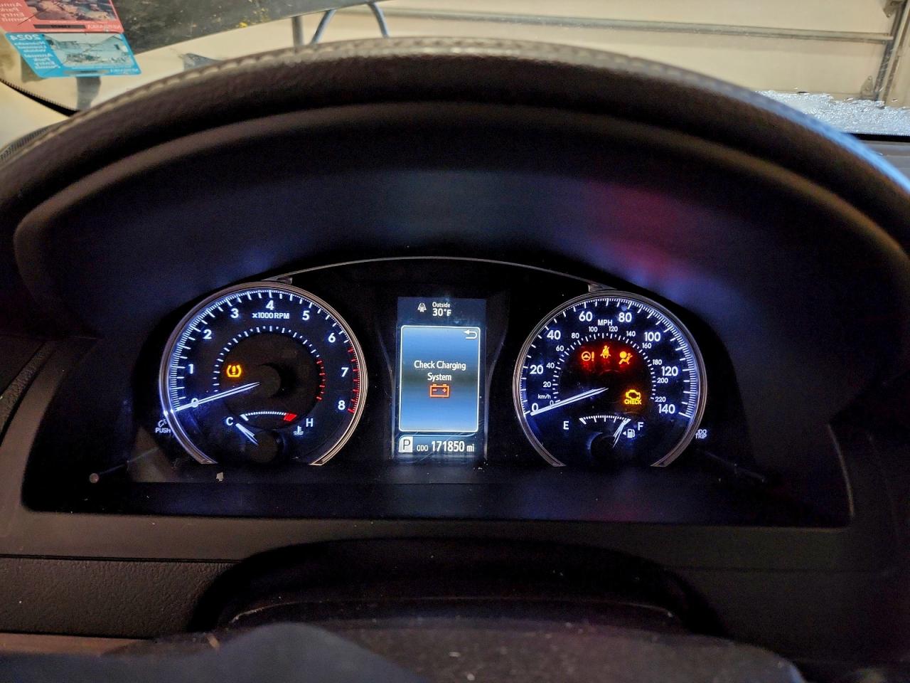 Toyota Camry Le Image 4