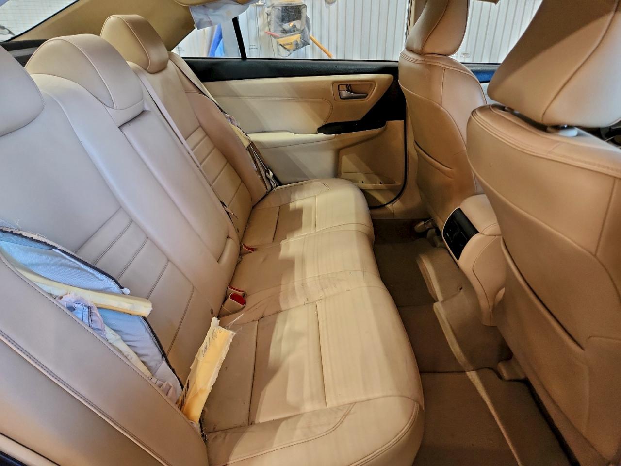 Toyota Camry Le Image 8