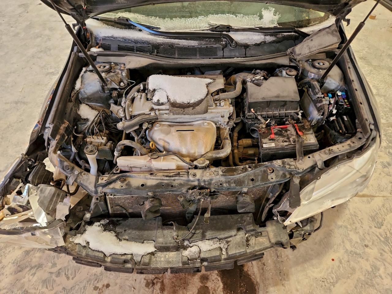 Toyota Camry Le Image 6