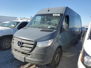  Salvage Mercedes-Benz Sprinter