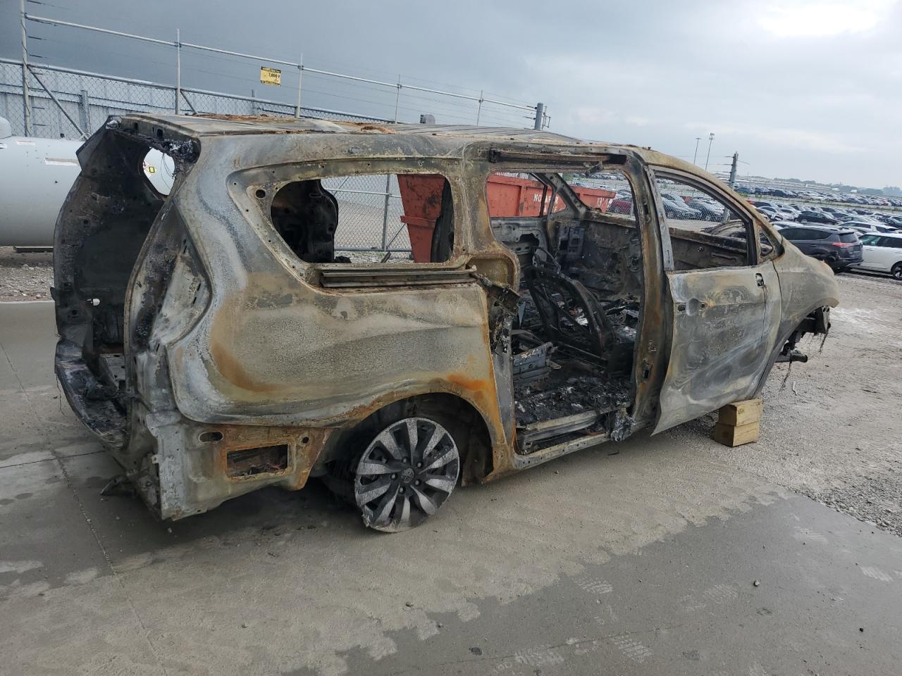 Chrysler Pacifica Hybrid Touring L Image 4