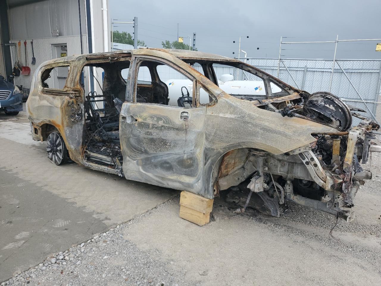 Chrysler Pacifica Hybrid Touring L Image 6