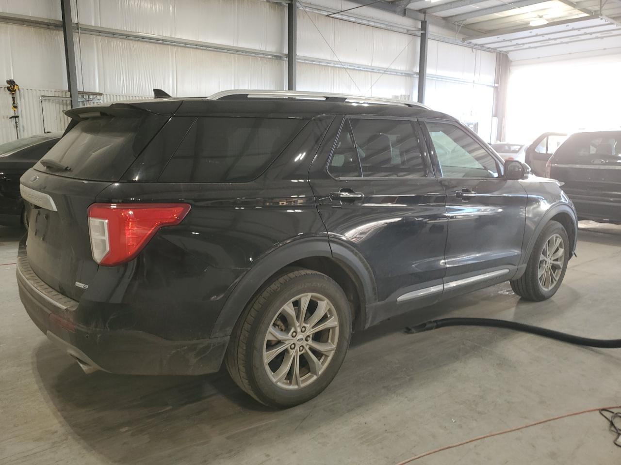 Ford Explorer Limited Image 3