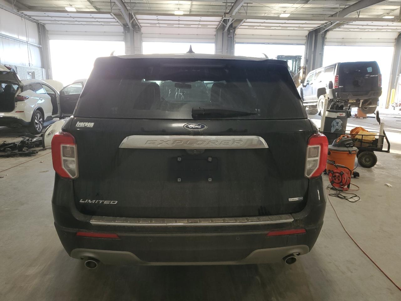 Ford Explorer Limited Image 4