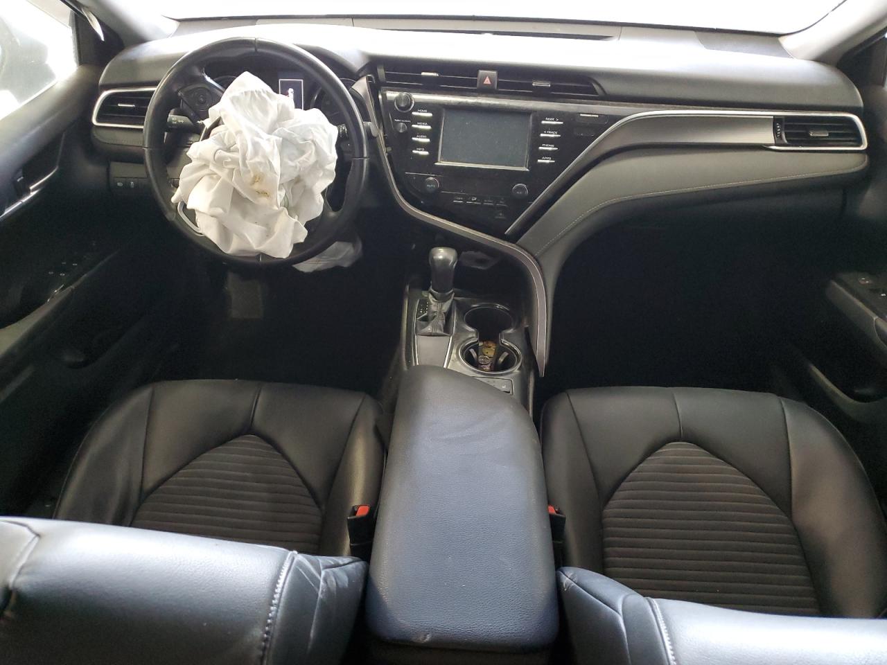 Toyota Camry L Image 4