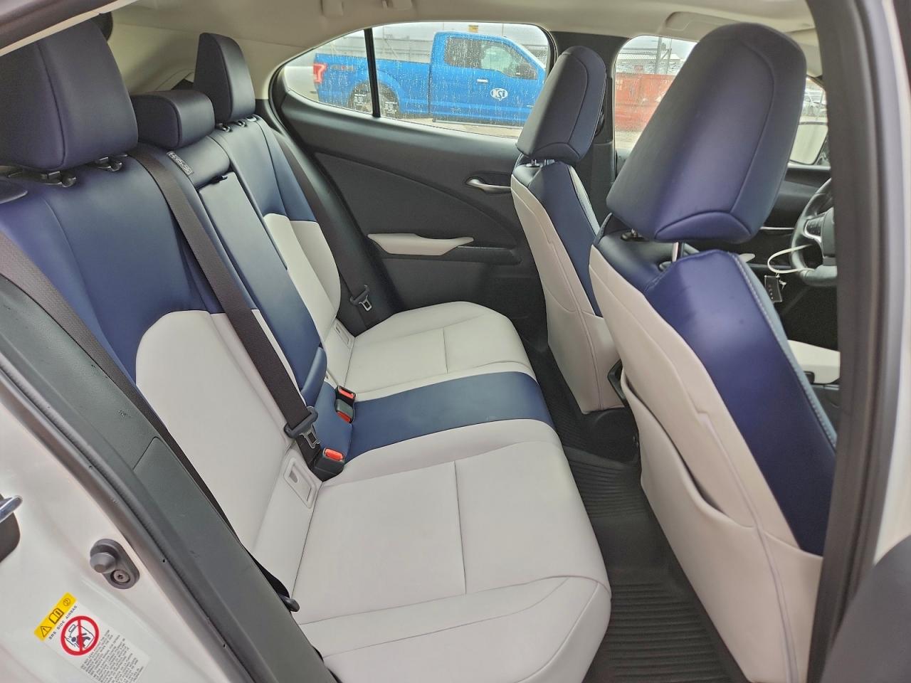 Lexus Ux 250h Image 7