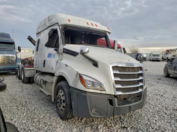  Salvage Freightliner Cascadia 1