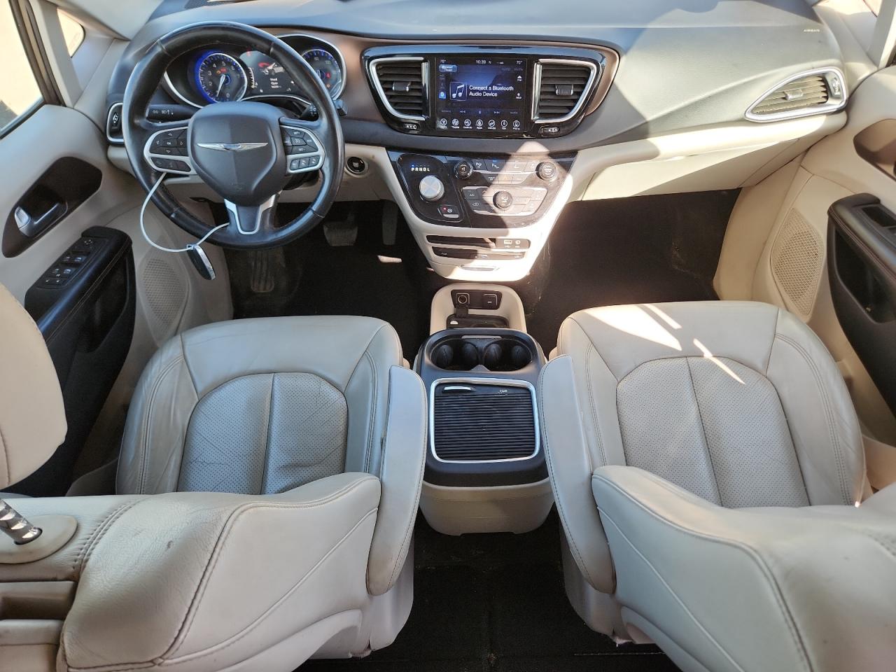 Chrysler Pacifica Touring L Plus Image 7
