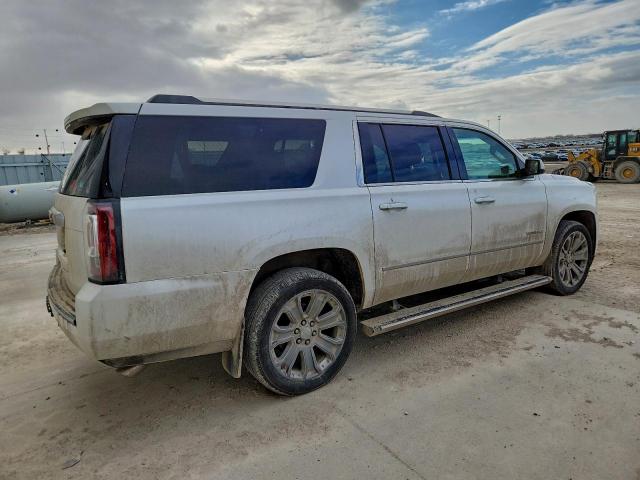 GMC Yukon Denali Image 10