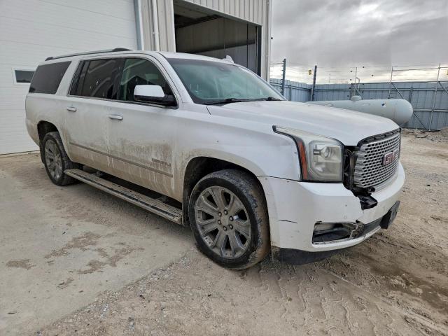 GMC Yukon Denali Image 8