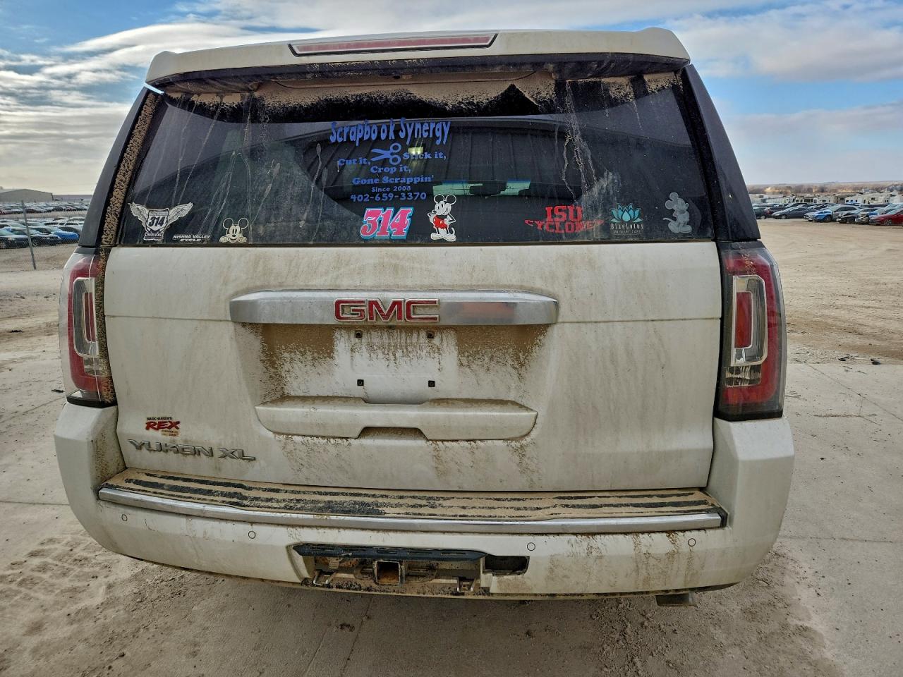 GMC Yukon Denali Image 2