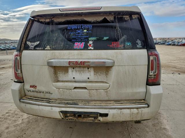 GMC Yukon Denali Image 2