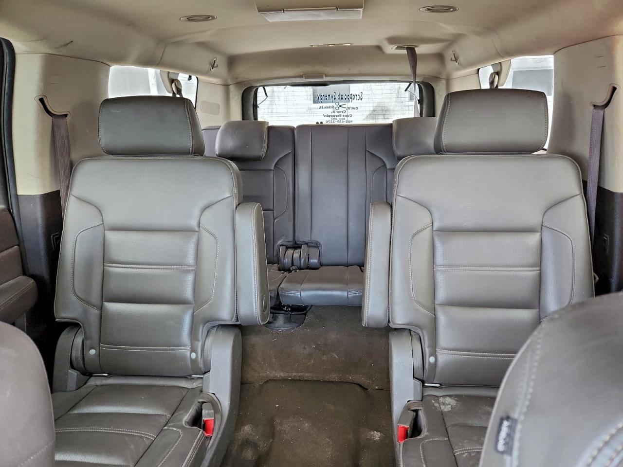 GMC Yukon Denali Image 9