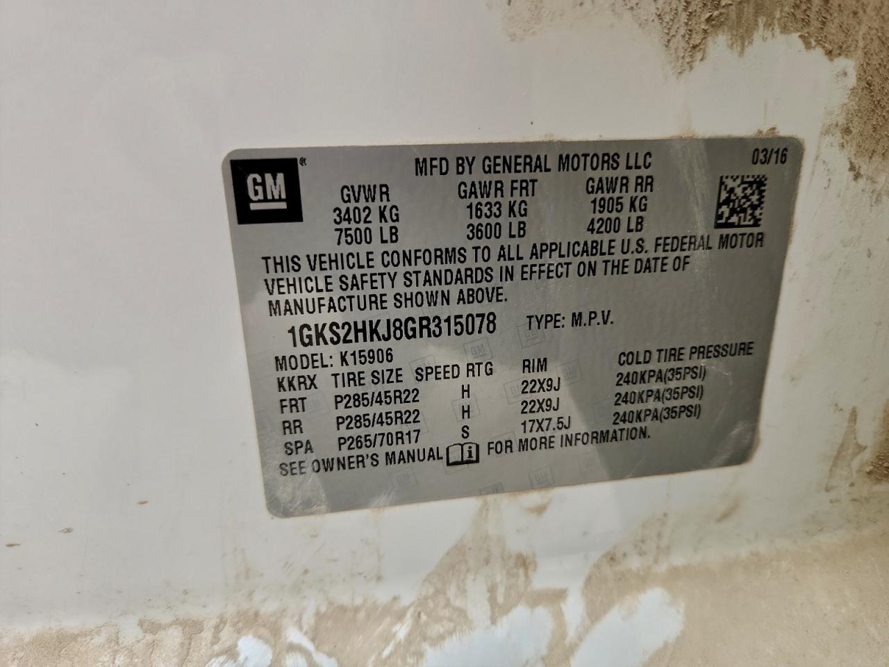 GMC Yukon Denali Image 13