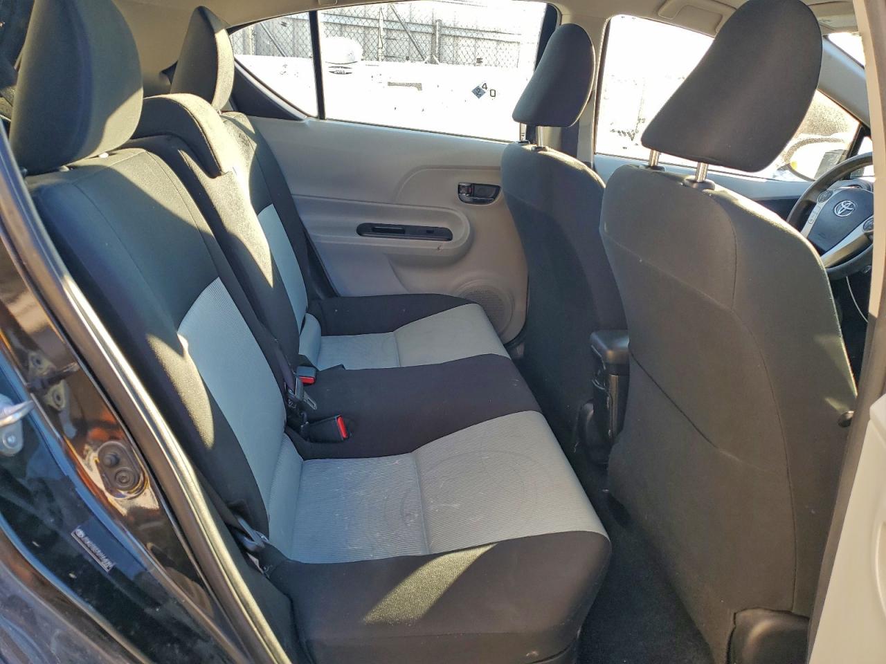 Toyota Prius Image 12