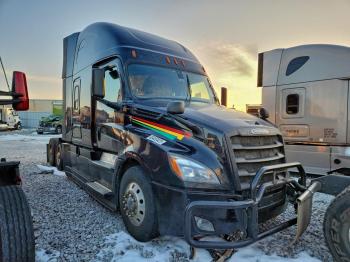  Salvage Freightliner Cascadia 1