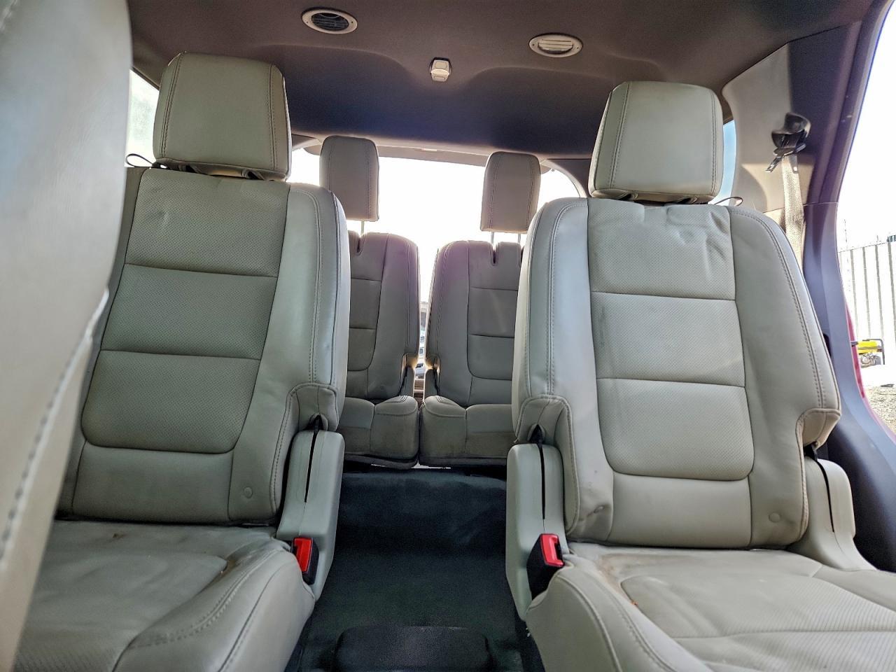 Ford Explorer Limited Image 6