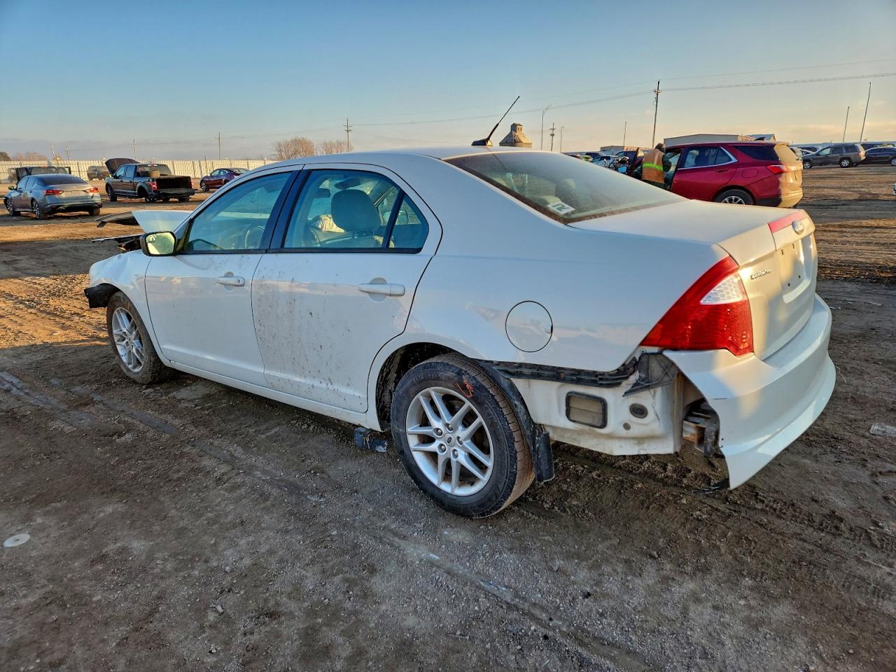 Ford Fusion S Image 3