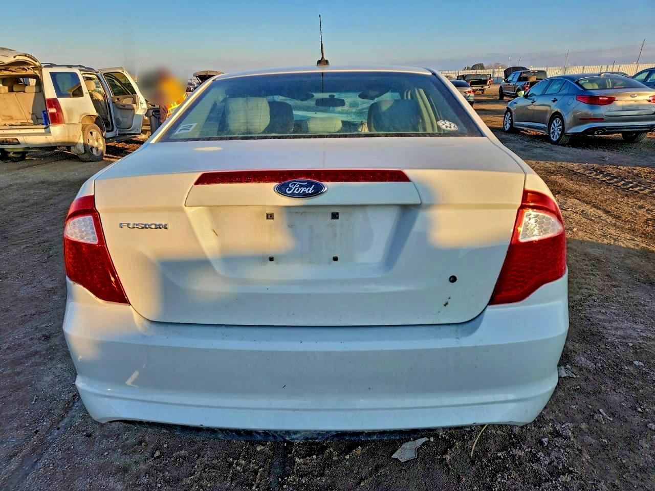 Ford Fusion S Image 8