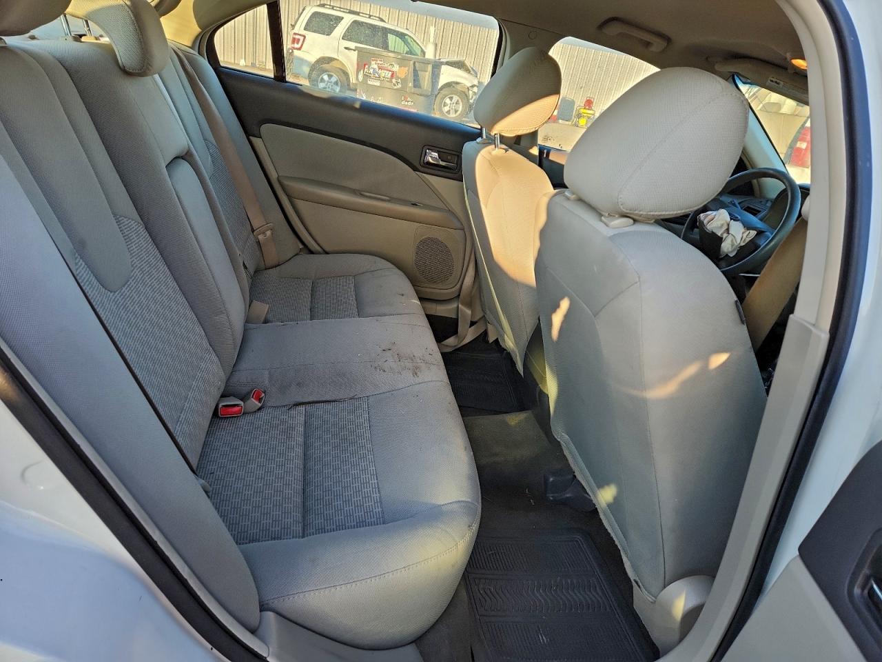 Ford Fusion S Image 7