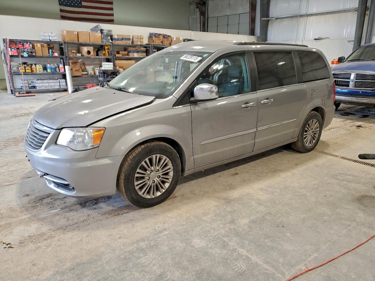 Chrysler Minivan Touring L Image 1