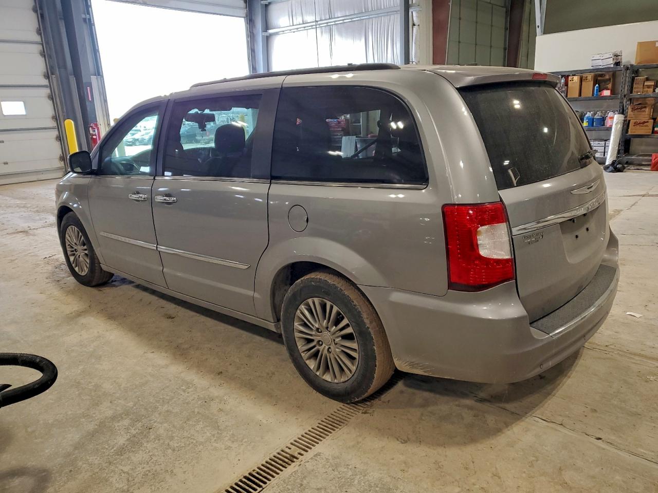 Chrysler Minivan Touring L Image 11