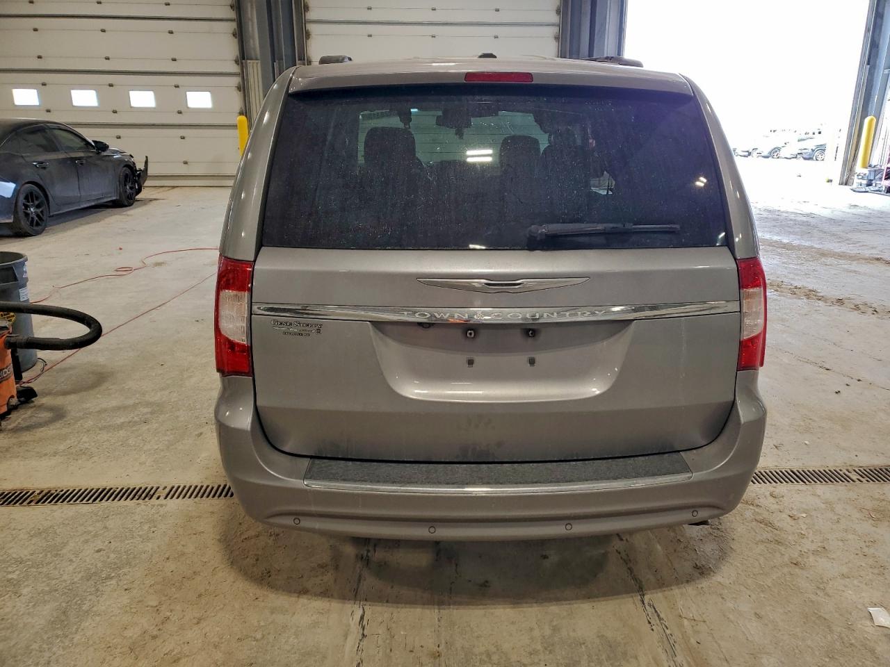 Chrysler Minivan Touring L Image 4