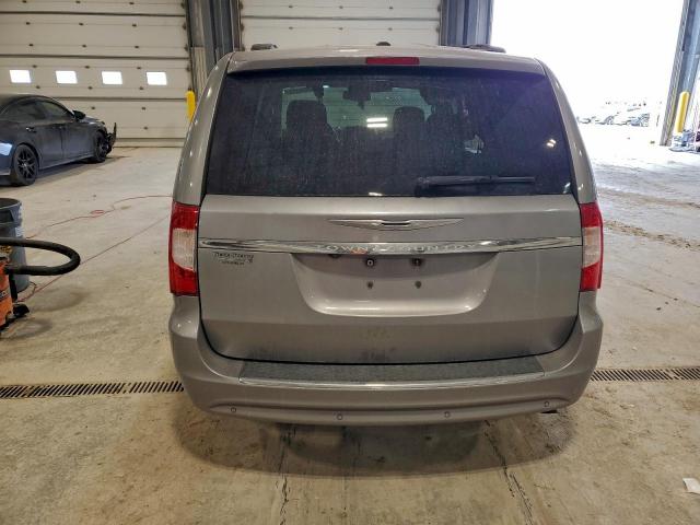 Chrysler Minivan Touring L Image 4