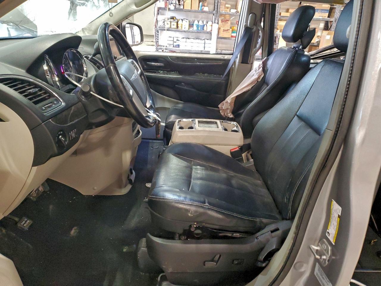 Chrysler Minivan Touring L Image 7