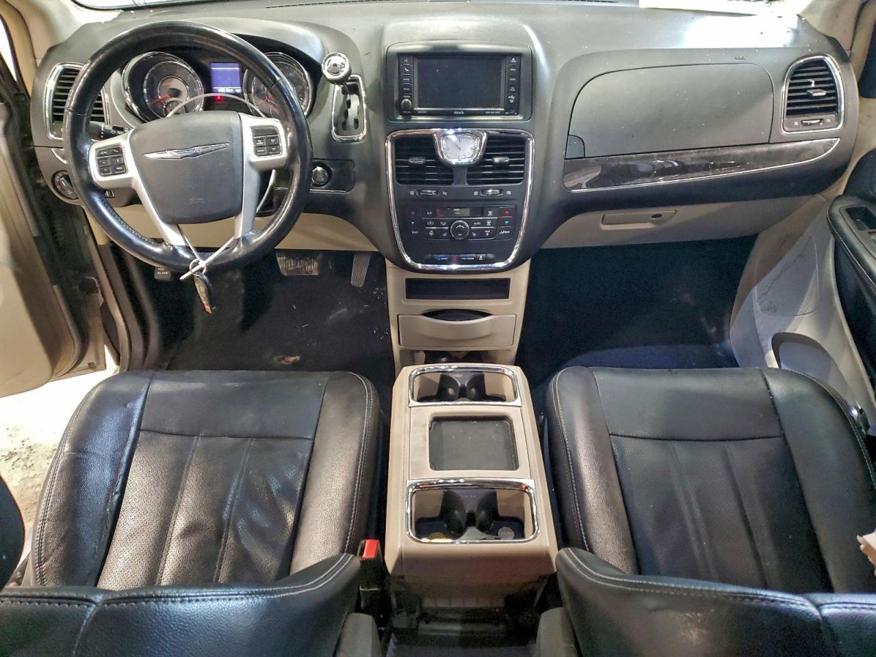 Chrysler Minivan Touring L Image 10