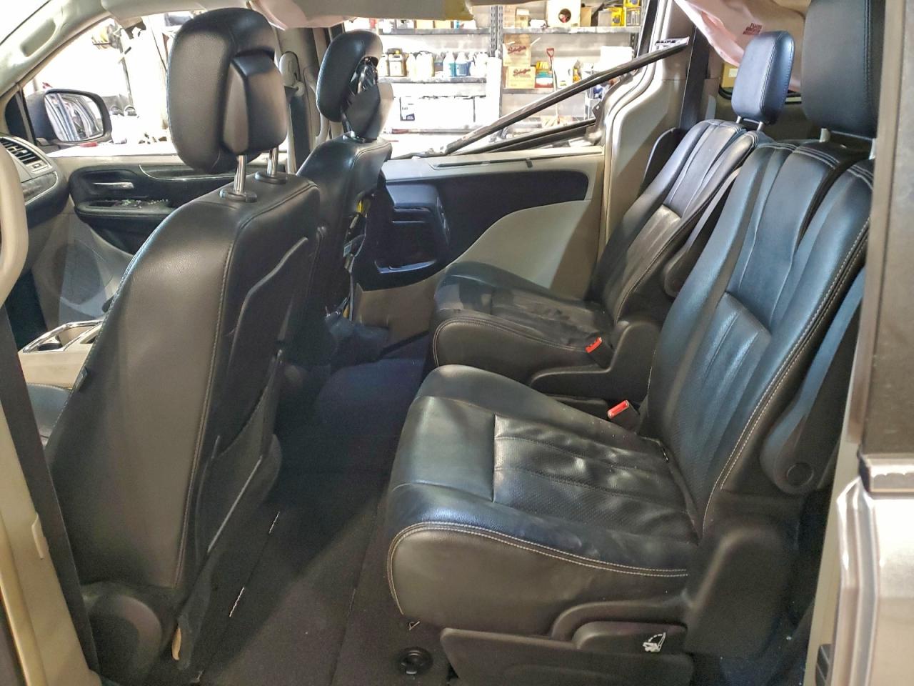 Chrysler Minivan Touring L Image 8