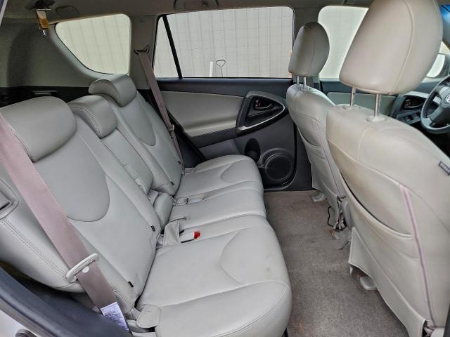 Toyota RAV4 Image 9