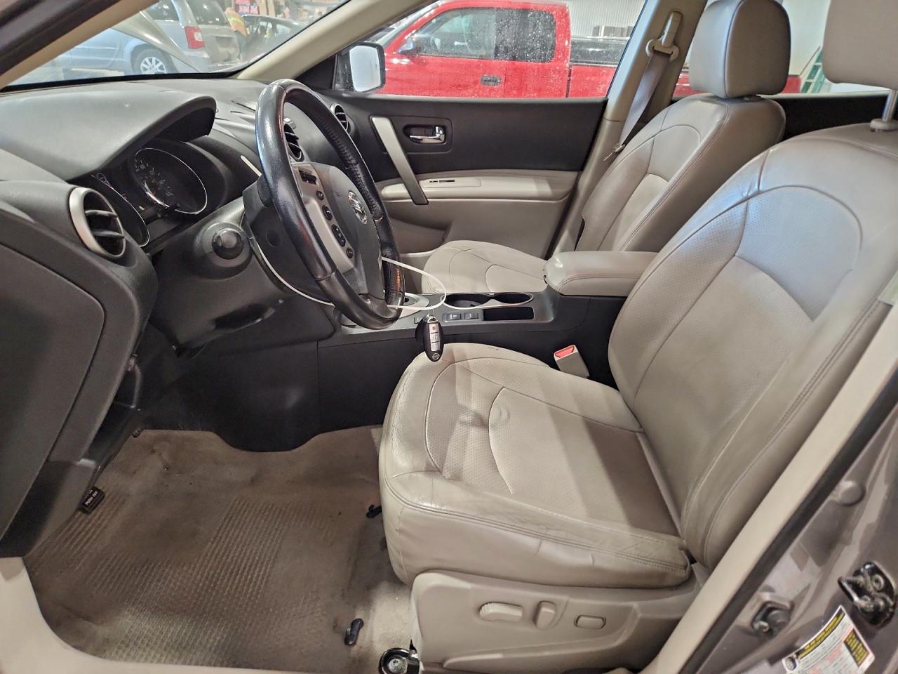 Nissan Rogue S Image 5