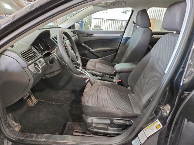 Volkswagen Passat S Image 2