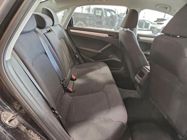 Volkswagen Passat S Image 7